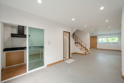 Townhouse in Bangkok, Thailand 4 bedrooms № 143014 - photo 5