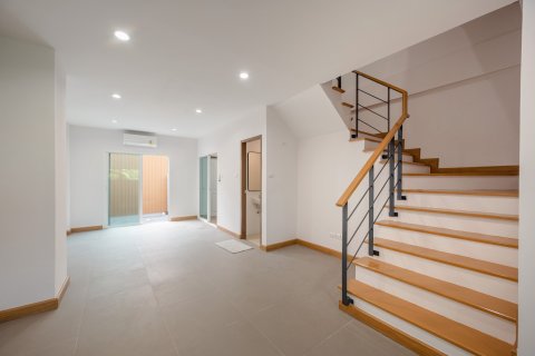 Townhouse in Bangkok, Thailand 4 bedrooms № 143014 - photo 4