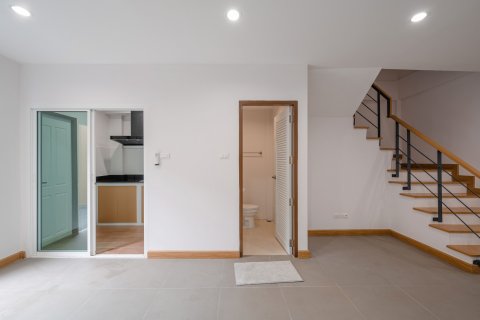 Townhouse in Bangkok, Thailand 4 bedrooms № 143014 - photo 6