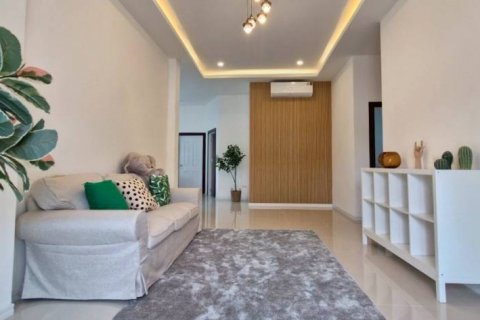 House in Bang Lamung, Thailand 3 bedrooms № 134747 - photo 4