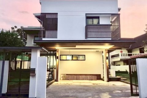 Maison à Chiang Mai, Thaïlande 5 chambres № 159394