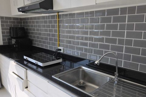 Studio dans le Condo à Watthana, Bangkok, Thaïlande № 173073 - photo 4