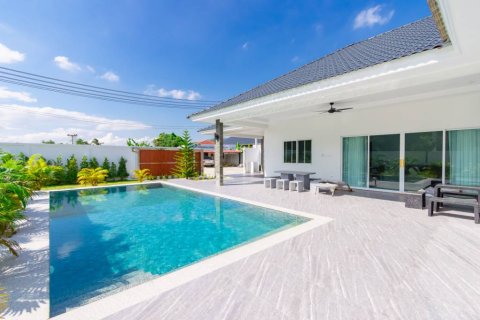 Villa in Hua Hin, Thailand 3 bedrooms № 150465 - photo 2