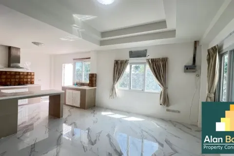 House in Pattaya, Thailand 3 bedrooms № 210616 - photo 11