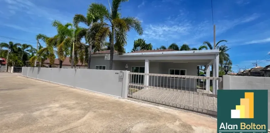 House in Pattaya, Thailand 3 bedrooms № 210616