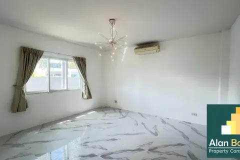 House in Pattaya, Thailand 3 bedrooms № 210616 - photo 5