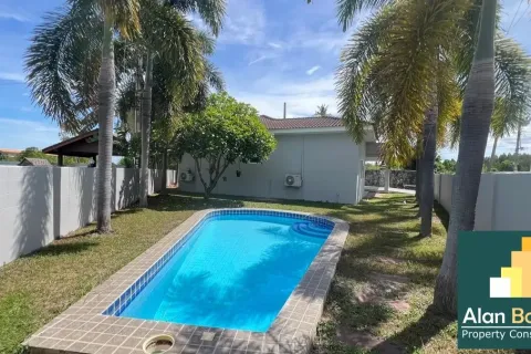House in Pattaya, Thailand 3 bedrooms № 210616 - photo 8