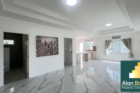 House in Pattaya, Thailand 3 bedrooms № 210616 - photo 4
