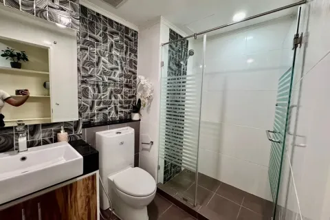 Condominio de 2 dormitorios en Jomtien Beach, Pattaya, Tailandia № 210622 - foto 16