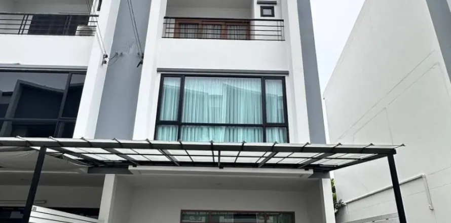Townhouse in Phra Khanong, Bangkok, Thailand 3 bedrooms № 160854