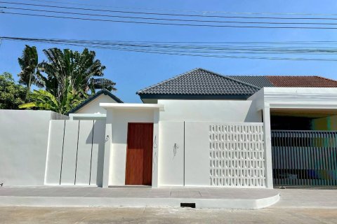 Villa in Phuket, Thailand 3 bedrooms № 160848 - photo 2