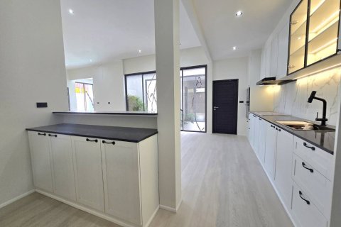 Villa in Phuket, Thailand 3 bedrooms № 160848 - photo 14