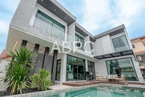 Casa de 5 dormitorios en Pattaya, Tailandia № 212098 - foto 6