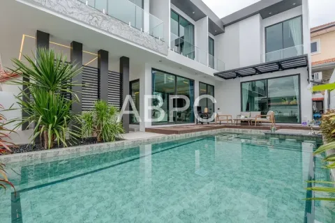 Casa de 5 dormitorios en Pattaya, Tailandia № 212098 - foto 13
