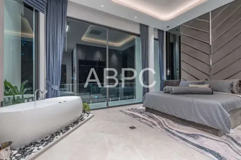 Casa de 5 dormitorios en Pattaya, Tailandia № 212098 - foto 10