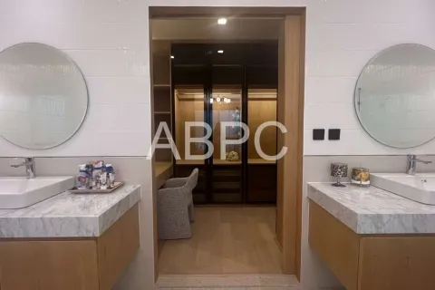 Casa de 5 dormitorios en Pattaya, Tailandia № 212097 - foto 4