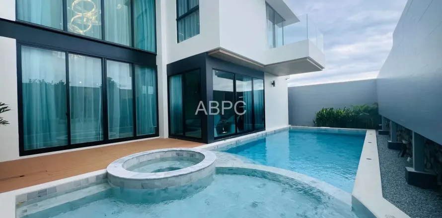 Casa de 5 dormitorios en Pattaya, Tailandia № 212097