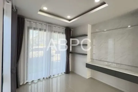 Casa de 3 dormitorios en Pattaya, Tailandia № 212093 - foto 8