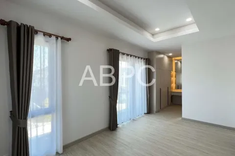 Casa de 3 dormitorios en Pattaya, Tailandia № 212093 - foto 4