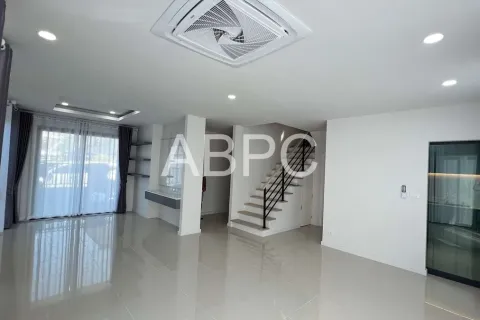 Casa de 3 dormitorios en Pattaya, Tailandia № 212093 - foto 10