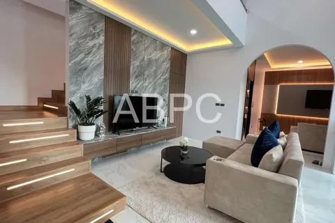 Casa de 4 dormitorios en Pattaya, Tailandia № 212099 - foto 3