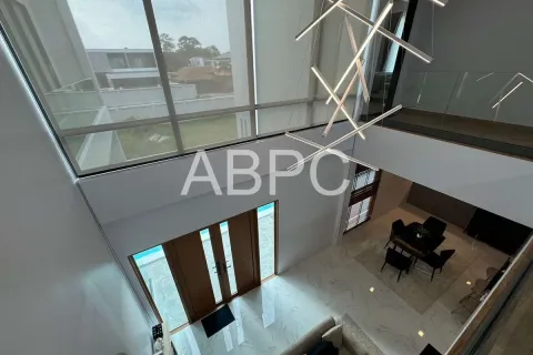 Casa de 4 dormitorios en Pattaya, Tailandia № 212099 - foto 9