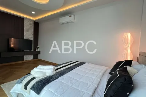 Casa de 4 dormitorios en Pattaya, Tailandia № 212099 - foto 10