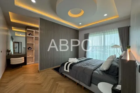 Casa de 4 dormitorios en Pattaya, Tailandia № 212099 - foto 12