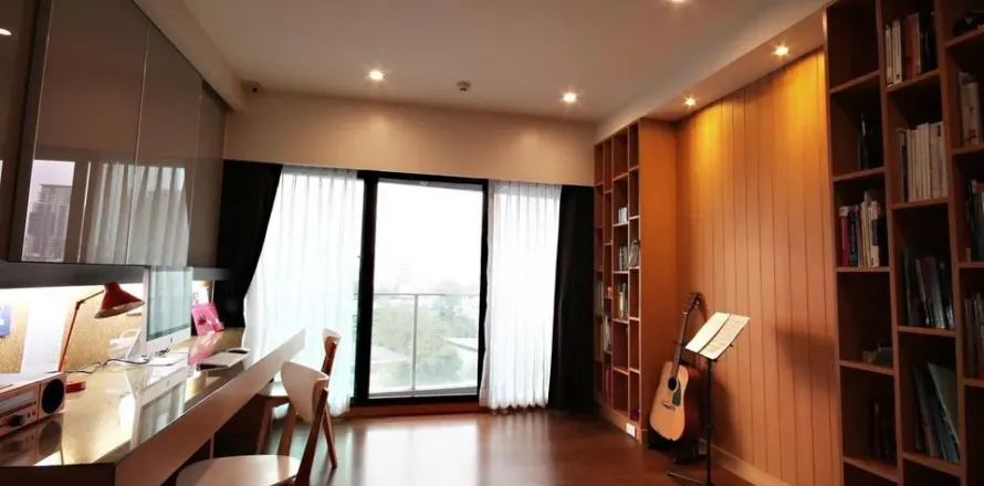 Condo in Khlong Toei, Bangkok, Thailand, 2 bedrooms  № 159515