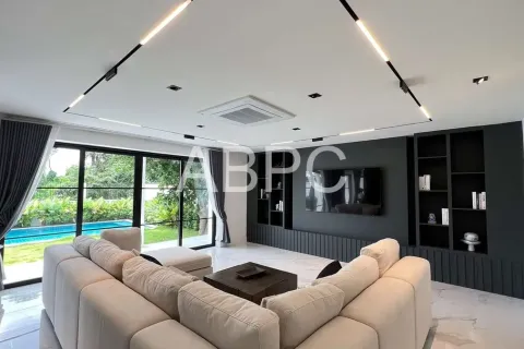 Casa de 4 dormitorios en Pattaya, Tailandia № 211804 - foto 10