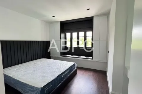 Casa de 4 dormitorios en Pattaya, Tailandia № 211804 - foto 7