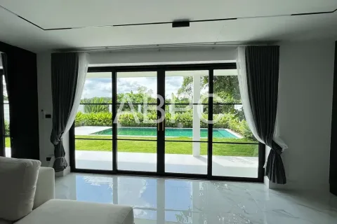 Casa de 4 dormitorios en Pattaya, Tailandia № 211804 - foto 6