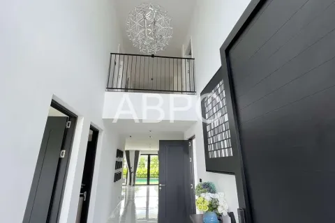 Casa de 4 dormitorios en Pattaya, Tailandia № 211804 - foto 3