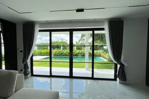 Casa de 4 dormitorios en Pattaya, Tailandia № 211804 - foto 16