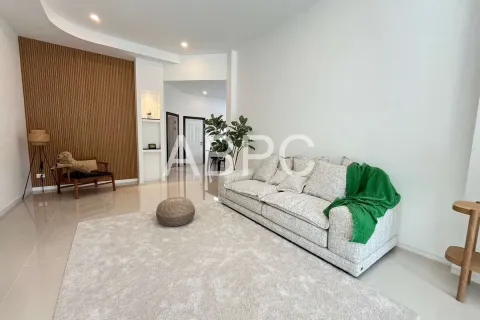 Casa de 3 dormitorios en Pattaya, Tailandia № 211803 - foto 5