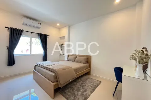 Casa de 3 dormitorios en Pattaya, Tailandia № 211803 - foto 9