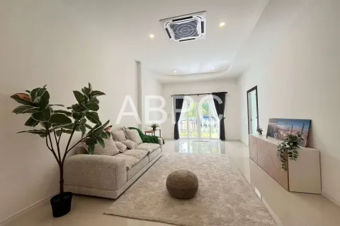 Casa de 3 dormitorios en Pattaya, Tailandia № 211803 - foto 6