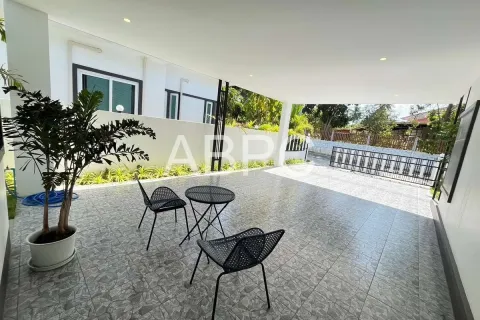 Casa de 3 dormitorios en Pattaya, Tailandia № 211803 - foto 3