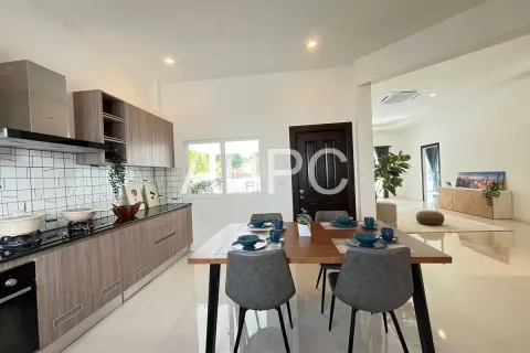 Casa de 3 dormitorios en Pattaya, Tailandia № 211803 - foto 13