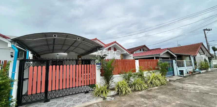 Casa de 3 dormitorios en Pattaya, Tailandia № 211805