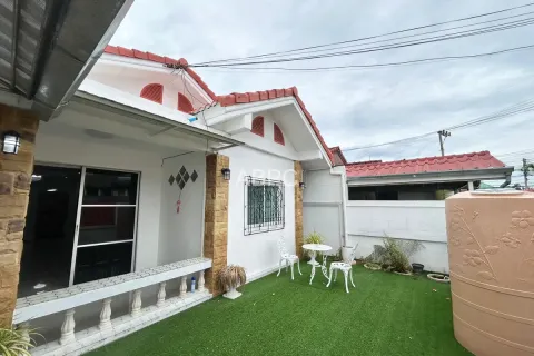 Casa de 3 dormitorios en Pattaya, Tailandia № 211805 - foto 10