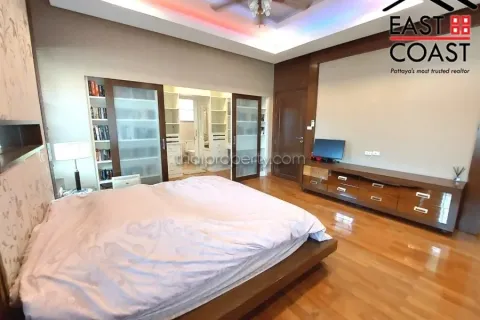 Casa de 3 dormitorios en Pattaya, Tailandia № 213569 - foto 12
