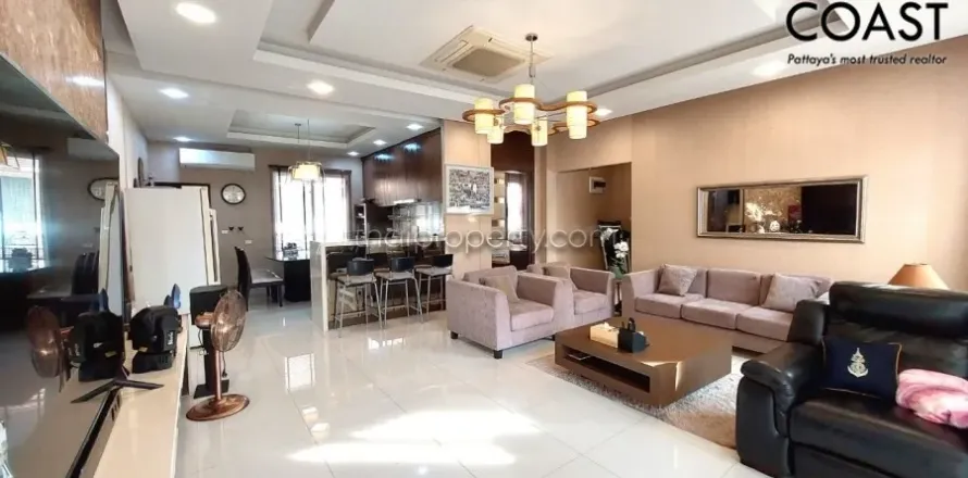 Casa de 3 dormitorios en Pattaya, Tailandia № 213569
