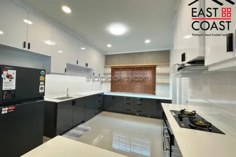 Casa de 3 dormitorios en Pattaya, Tailandia № 213567 - foto 12