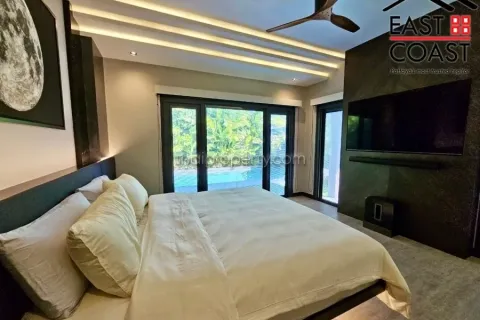 Casa de 3 dormitorios en Pattaya, Tailandia № 213564 - foto 16