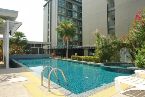 Casa de 3 dormitorios en Jomtien Beach, Pattaya, Tailandia № 213570 - foto 22