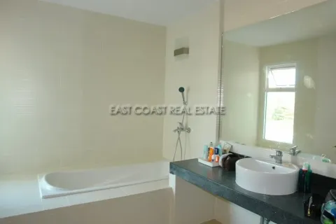 Casa de 3 dormitorios en Jomtien Beach, Pattaya, Tailandia № 213570 - foto 11