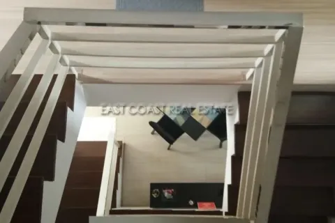 Casa de 3 dormitorios en Jomtien Beach, Pattaya, Tailandia № 213570 - foto 16