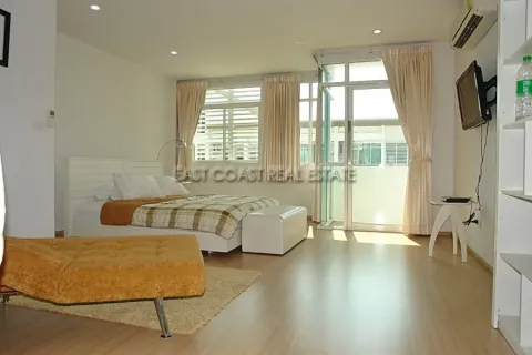 Casa de 3 dormitorios en Jomtien Beach, Pattaya, Tailandia № 213570 - foto 18