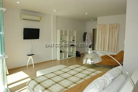 Casa de 3 dormitorios en Jomtien Beach, Pattaya, Tailandia № 213570 - foto 9